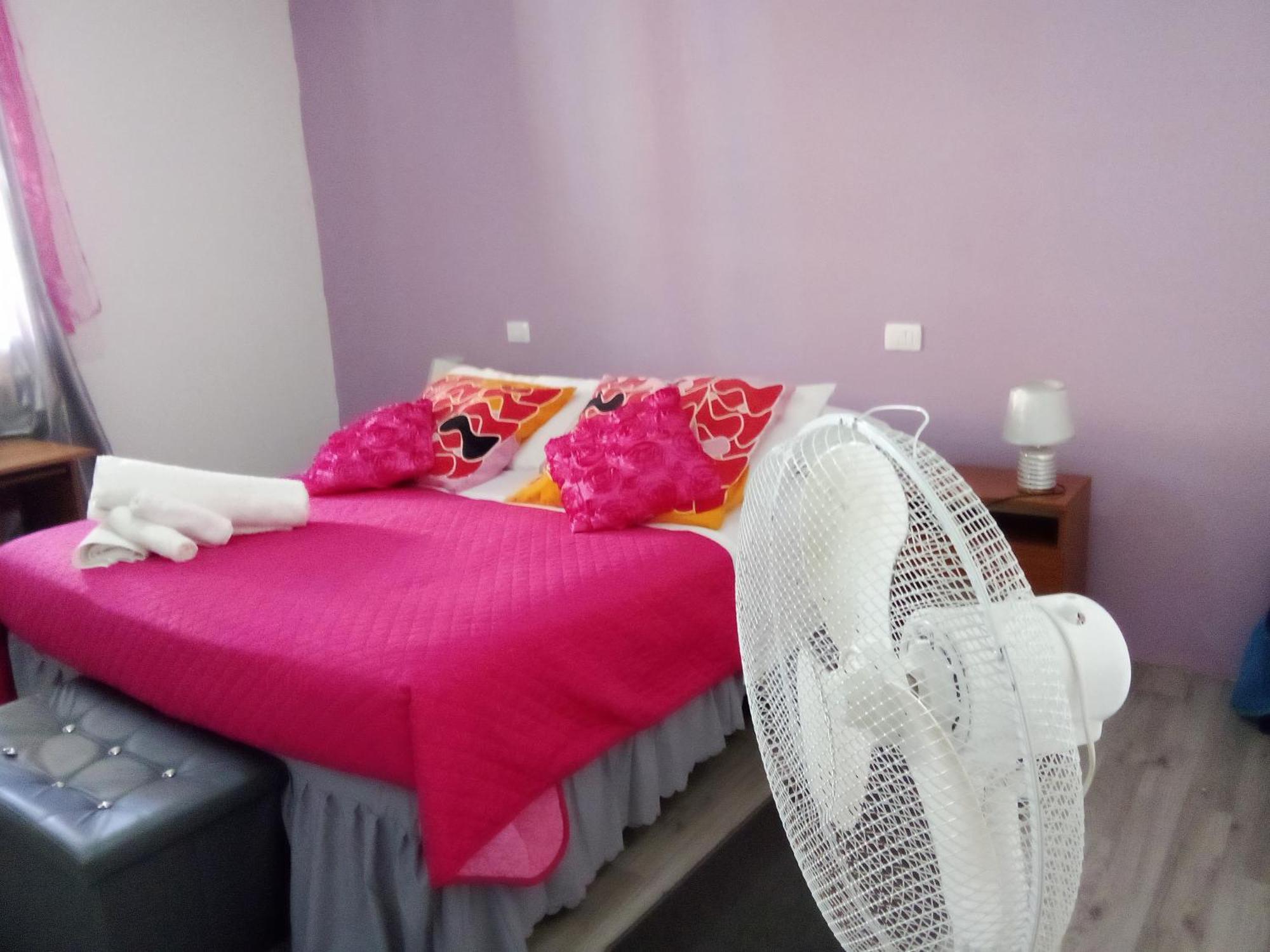 Double Room, Shared Bathroom Homestay *
