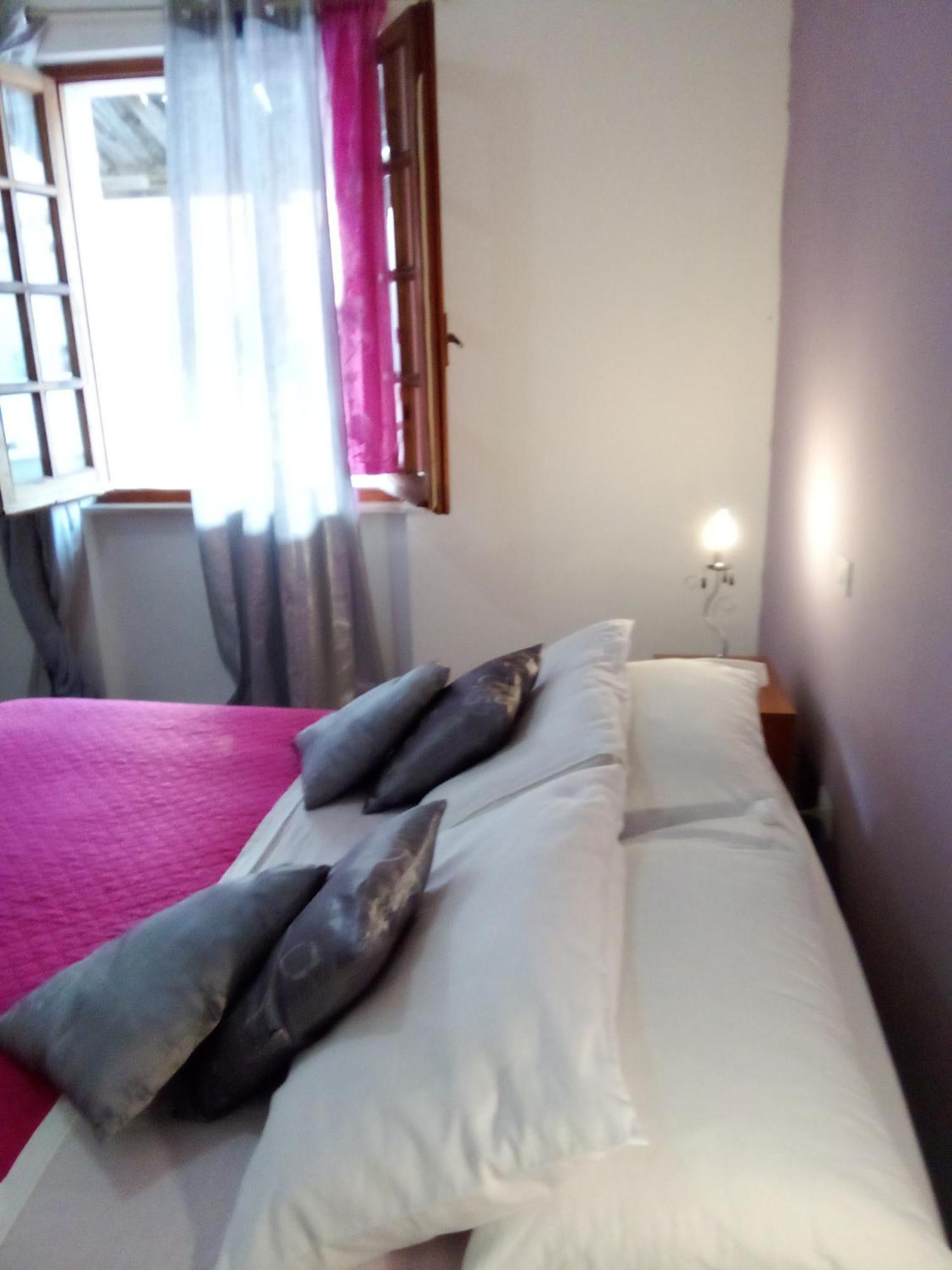 Double Room, Shared Bathroom Homestay *